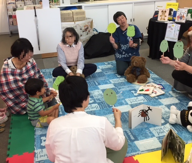 右京で子育て絵本の読み語りと京のわらべうた