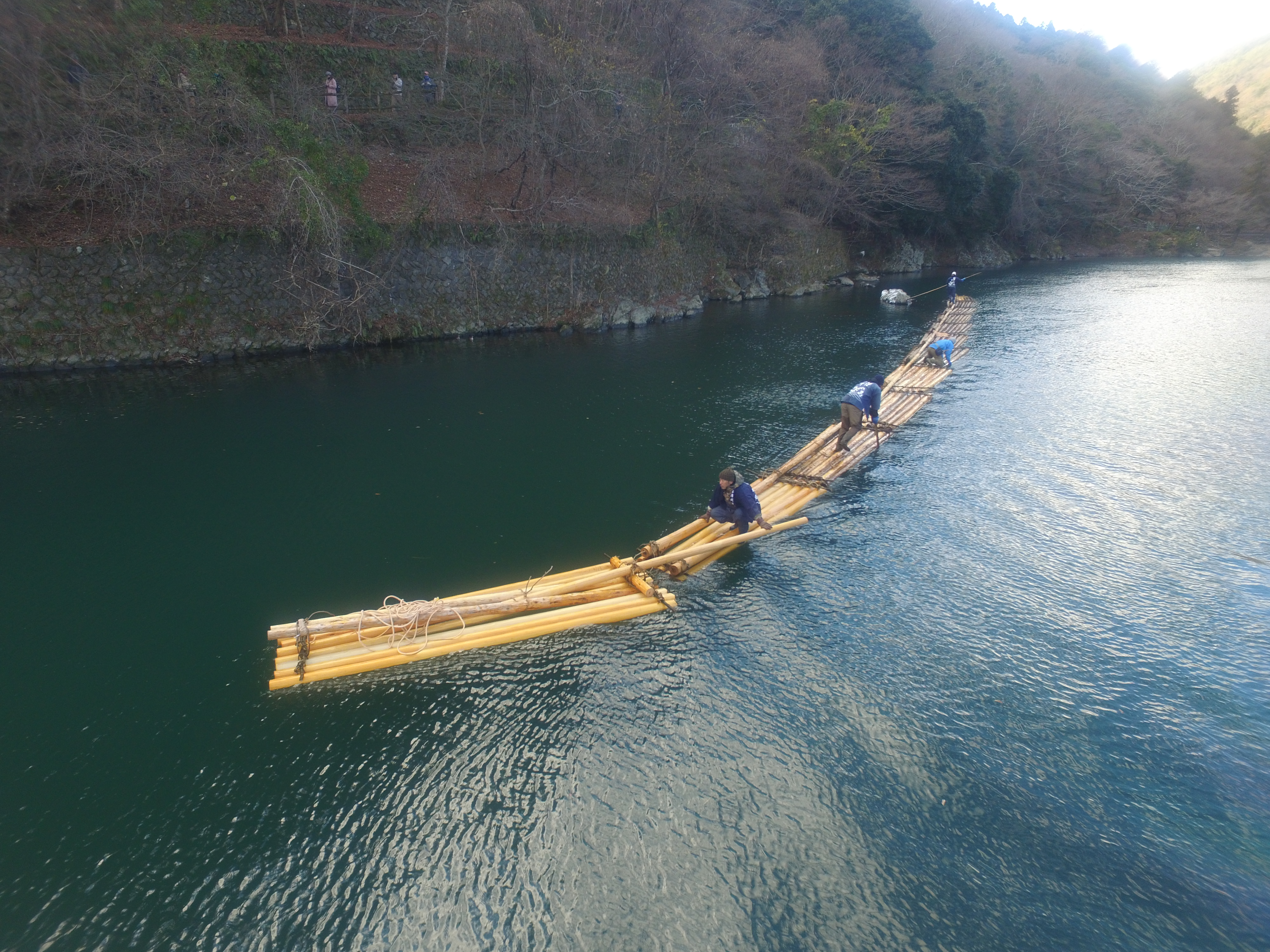 嵐山における12連筏の復活プロジェクト