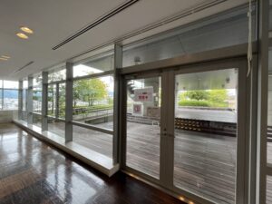 サンサ右京の5階テラスは閉鎖中。