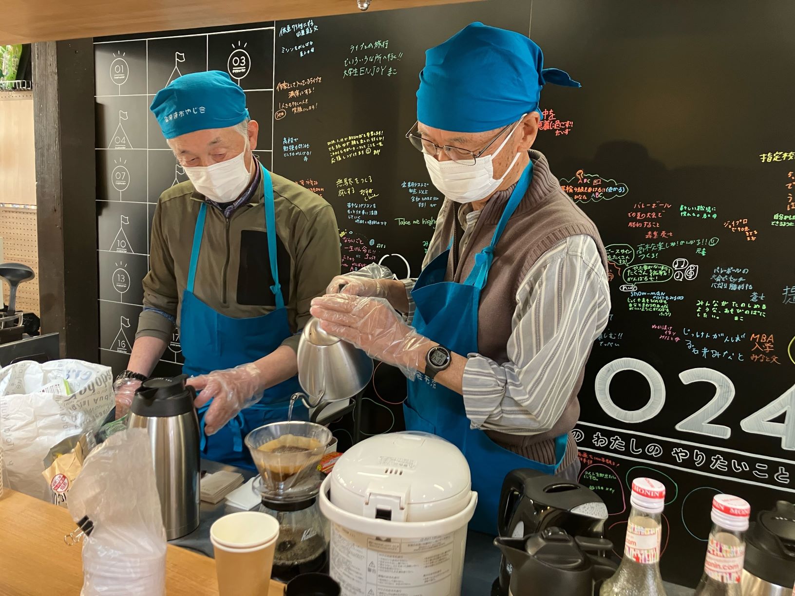 シニアの居場所「まなあそカフェ」は子どものひみつ基地を間借りして開催!?
