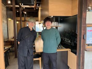 代表の清水さん(右)、スタッフの村木さん(左)