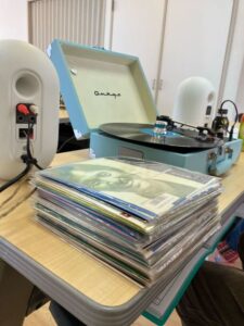 レコードとレコードプレーヤー